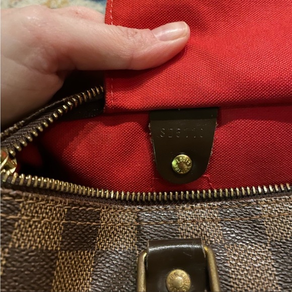 Authentic Louis Vuitton Speedy 30 in Damier Ebene - Picture 9 of 15